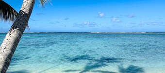 Vaka Beach Retreat- modern air conditioned apartment & steps to Vaimaanga Beach!