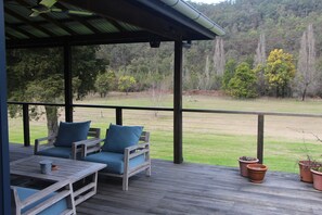 Terrace/patio - The Old School House. A beautiful house in the Hunter Valley close to Wollombi. (Paynes Crossing)