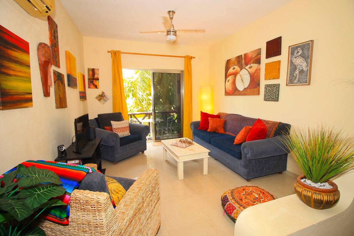 Appartement Premium, 2 chambres | Coin séjour | Télévision à écran plat de 40 pouces avec chaînes par câble, télévision