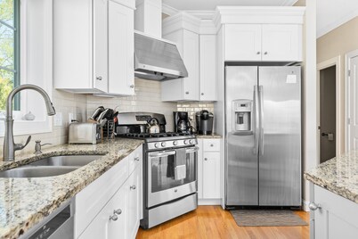 New* Spacious Vacation Private Home, 5 minutes to Beaches/ Narragansett Pier