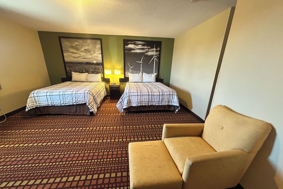 Chambre, plusieurs lits | Bureau, fer et planche Ă repasser, Wi-Fi gratuit, draps fournis