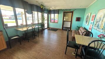 Free daily continental breakfast