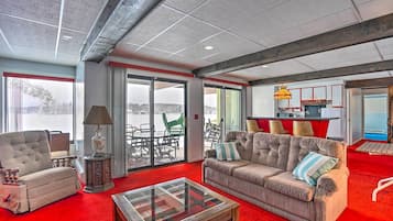 TV, fireplace, offices
