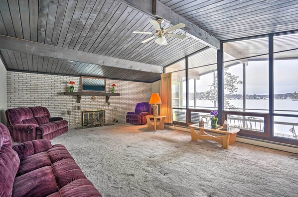 TV, fireplace, offices