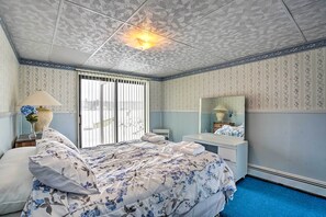 5 bedrooms, iron/ironing board, travel cot, Internet