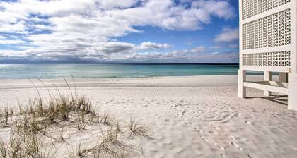 UUSI! Beachfront Couple's Getaway w / yhteisön uima-allas