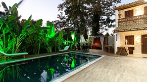 Outdoor pool, open 6:00 AM to 9:00 PM, pool loungers - Villa Handam (Porto Seguro)