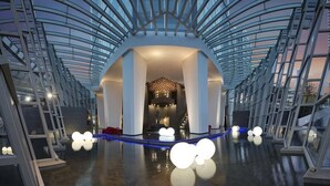 A modern atrium with a glass ceiling, a central staircase, and a chandelier. - Surfers Paradise Ocean view (Surfers Paradise)