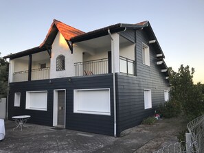 Exterior - VILLA 114m2 -3 stars - 6 pers. +1 child. A 5-minute walk from the ocean. (Mimizan Plage)