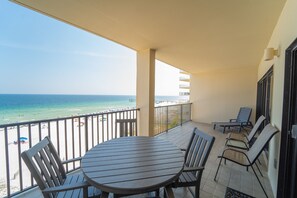 Outdoor dining - The Palms 614 by Liquid Life (Orange Beach)