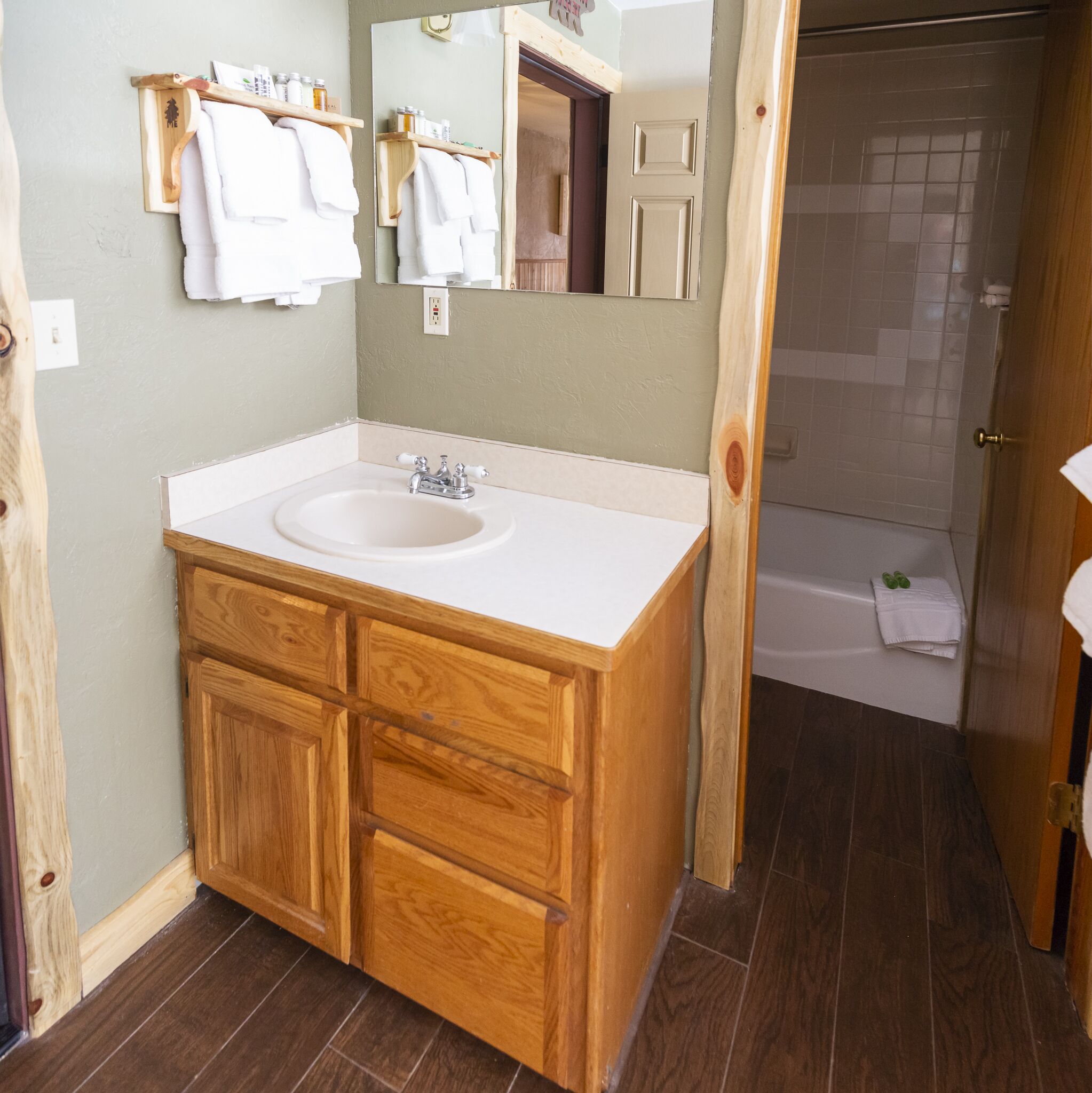 standard room, 2 double beds | bathroom | combined shower/bathtub, free toiletries, towels