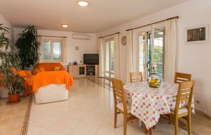 Flat-screen TV - Bodul Vacation Apartment - Two Bedroom Apartment with Terrace and Sea View (Zaton)