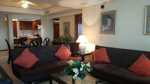 Family Apartment | Living room | 24-inch TV with cable channels - Mayan Departamento Playa Torre 1 (Acapulco)