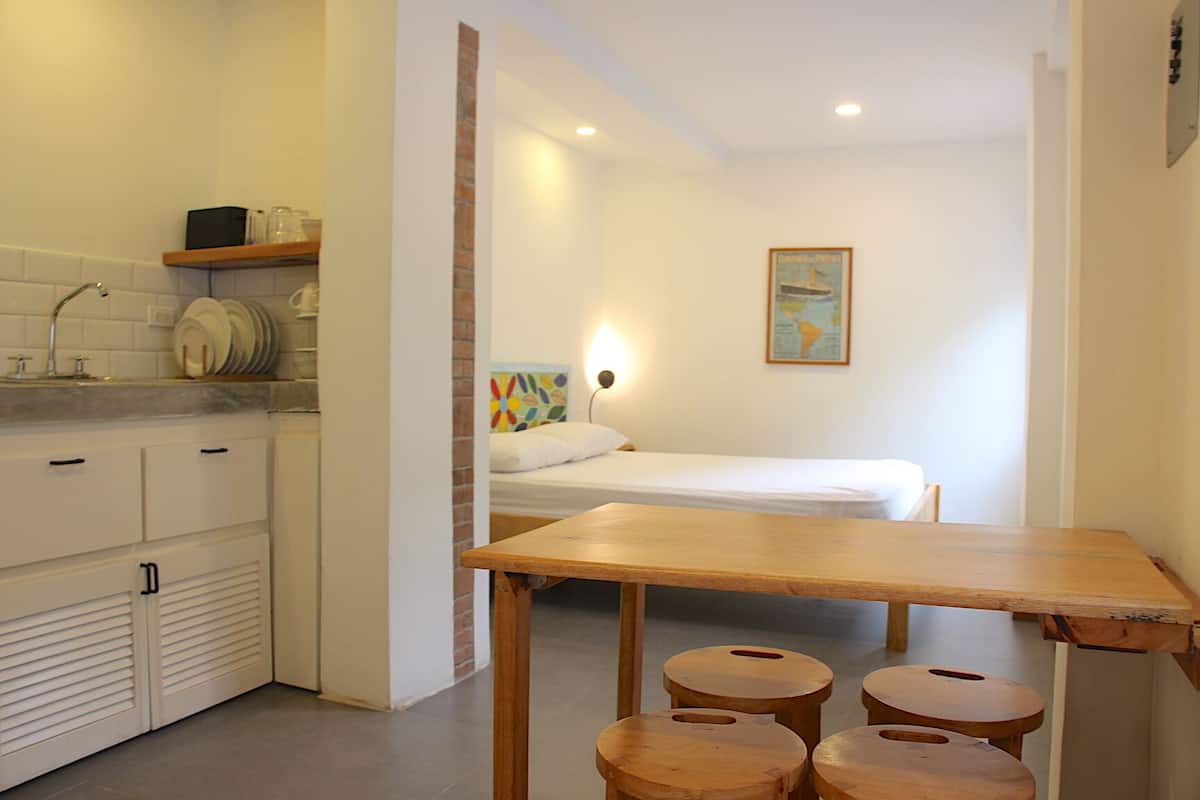 Comfort Studio | In-room dining