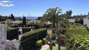 A residential area with a well-maintained garden, a palm tree, and houses with tiled roofs. - Casa Tossa – Pool, Sea Views & A/C (6 pax) (Tossa De Mar)