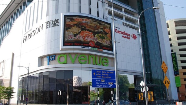 A modern building with a large sign for 'Parkson' and 'Carrefour Market'. - Old Penang Hotel - Penang Times Square (George Town)