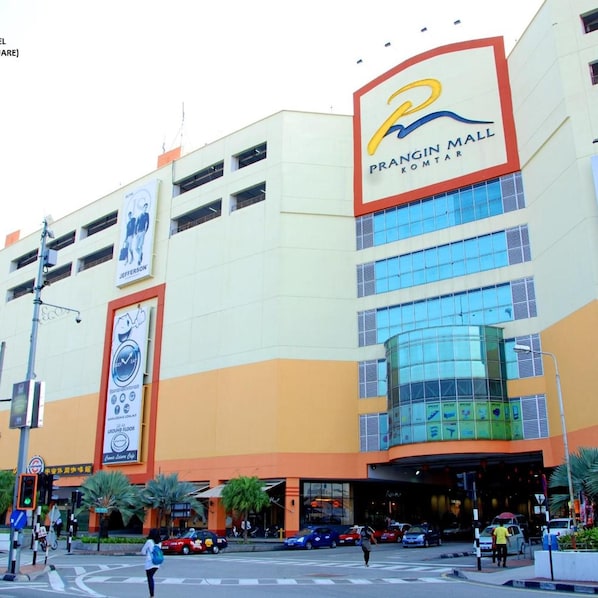 A multi-story building with a prominent sign for Prangin Mall. - Old Penang Hotel - Penang Times Square (George Town)