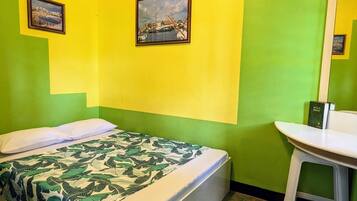 Back Room | Free WiFi, bed sheets