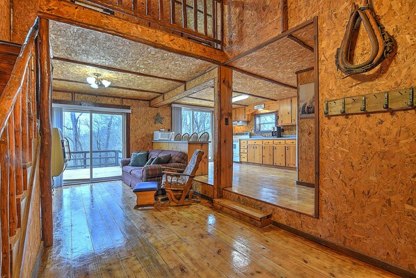 TV connectée, lecteur de DVD, livres, vidéothèque