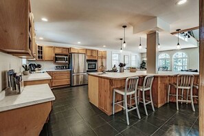 Dishwasher - MAINE WATERFRONT + MOUNTAIN COMPOUND • SLEEPS 50! (Bridgton)