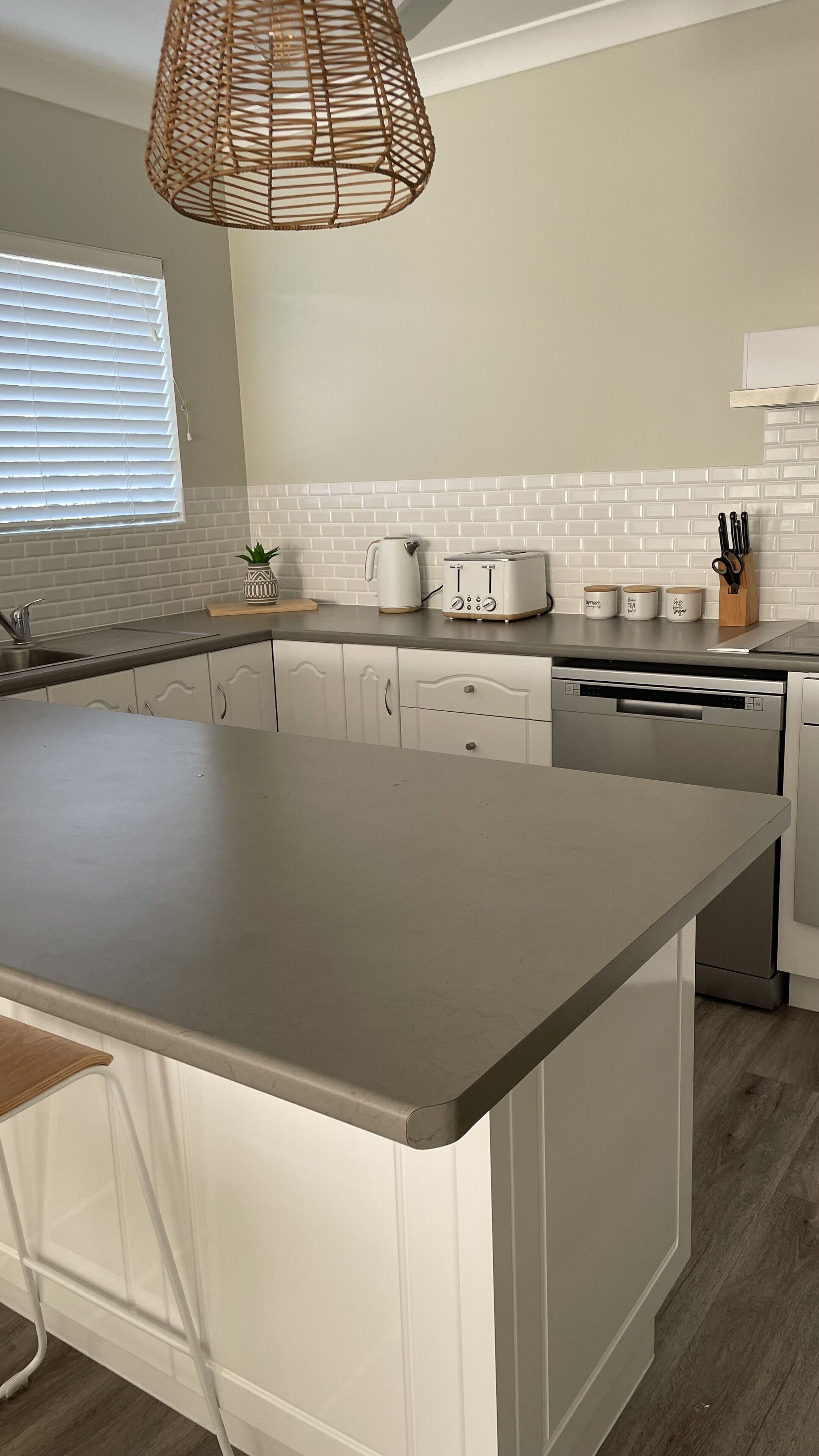 Coastal Vista - The Heart of Airlie Beach! — image 19