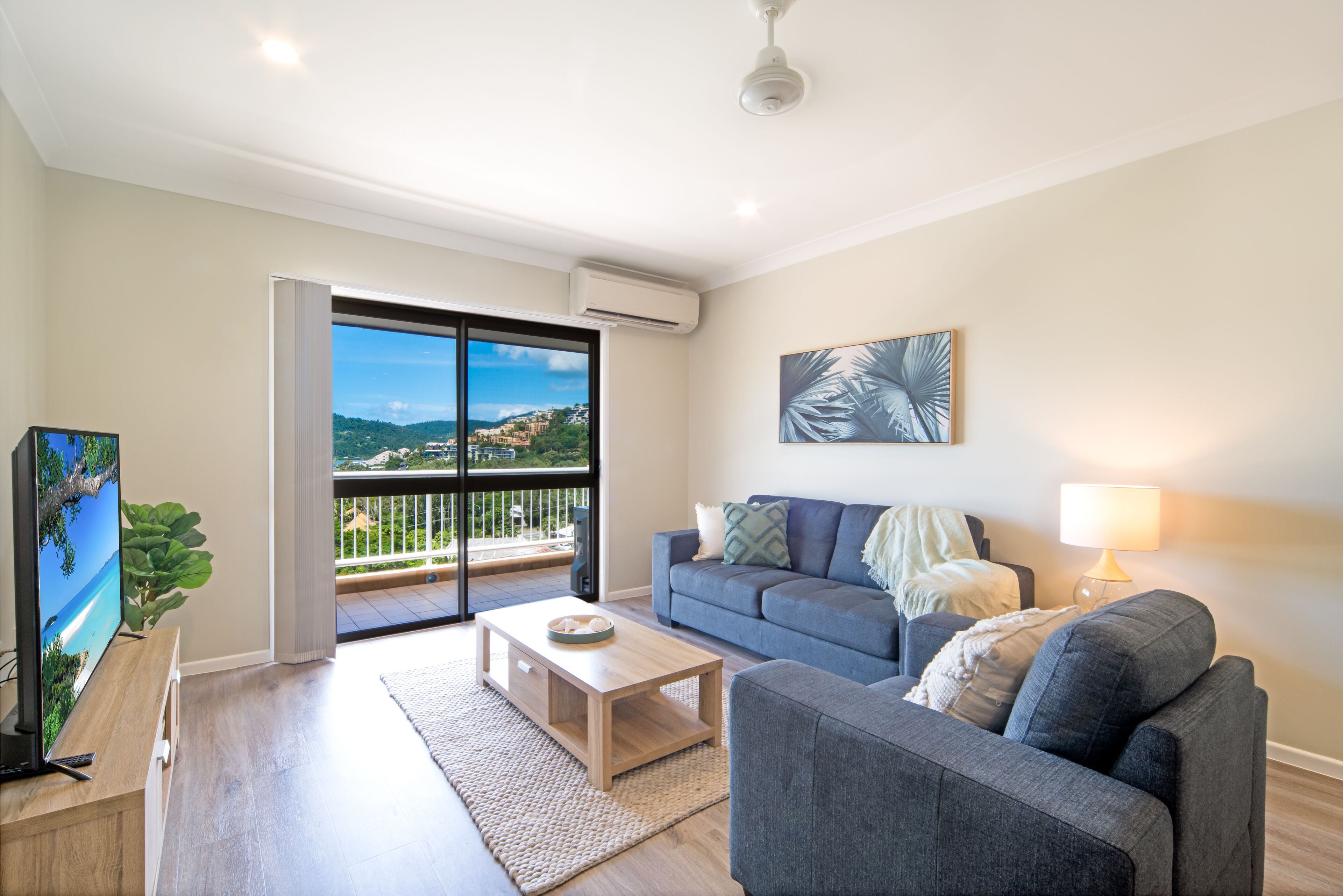 Coastal Vista - The Heart of Airlie Beach! — image 7