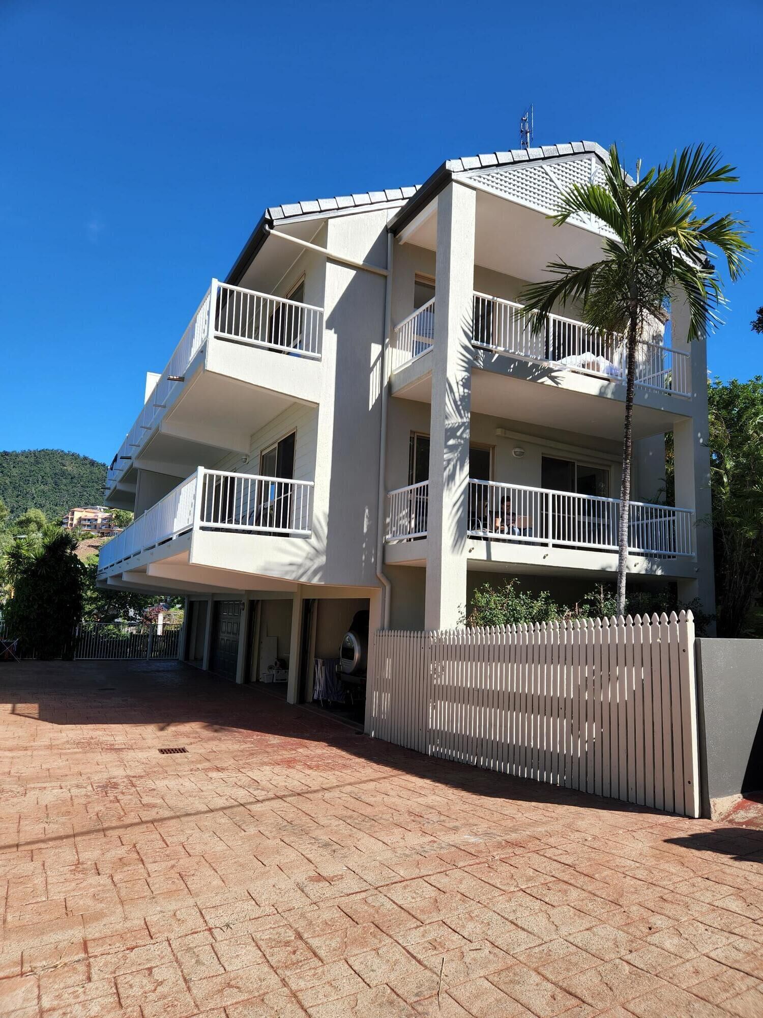 Coastal Vista - The Heart of Airlie Beach! — image 25