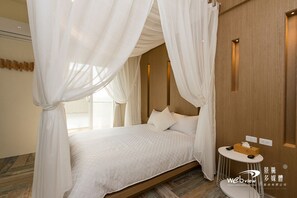 Gallery kamer, 1 queensize bed | Bedden met traagschuimmatrassen, individueel gedecoreerd