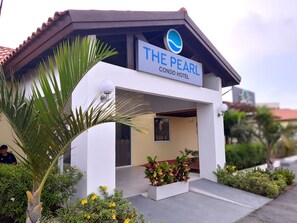 Exterior detail - Beautiful 2 bdr 2 bath apt at the #1 Best Beach of the Carribbean: EAGLE BEACH!  (Oranjestad-West)