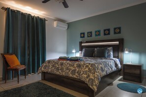 2 chambres, coffres-forts dans les chambres, fer et planche à repasser