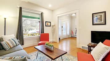 Smart-TV, DVD-Player, Bücher