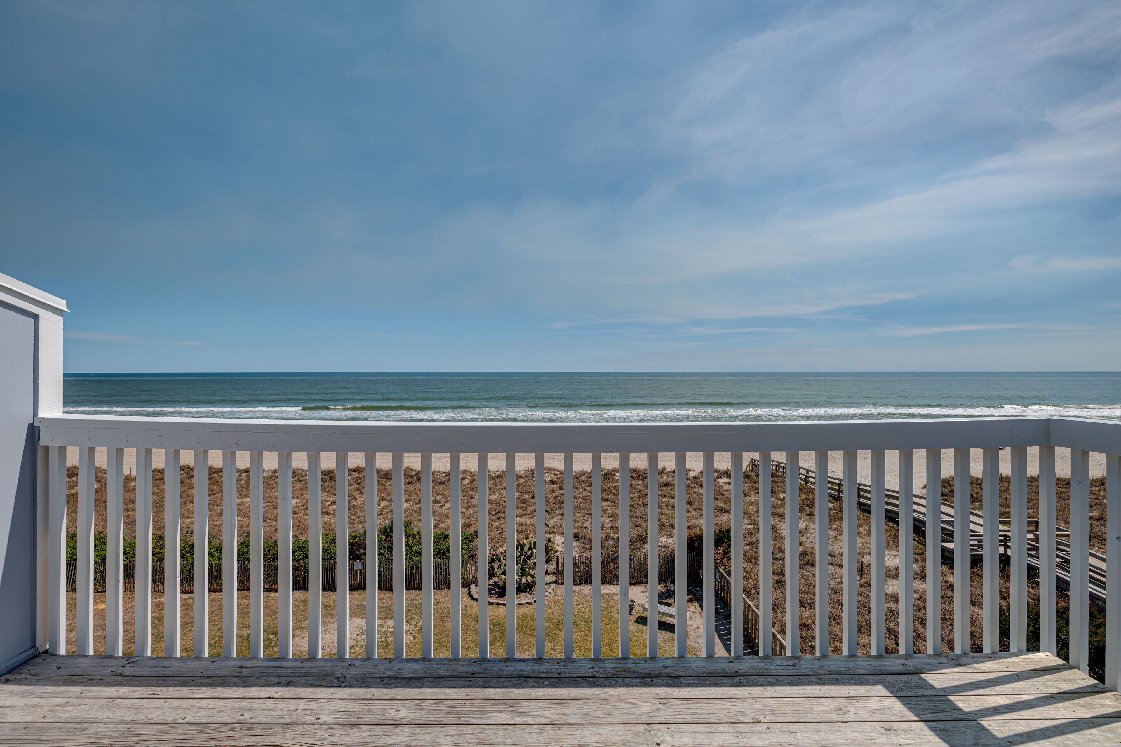 Oceanfront condo updated with nice pool top 3rd floor end unit at Sea Colony🐠