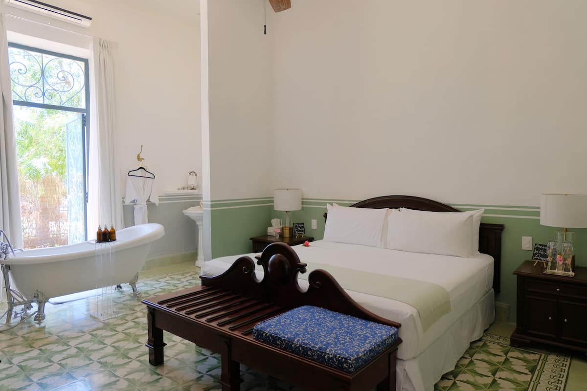 Royal Studio Suite | Egyptian cotton sheets, premium bedding, down comforters, in-room safe