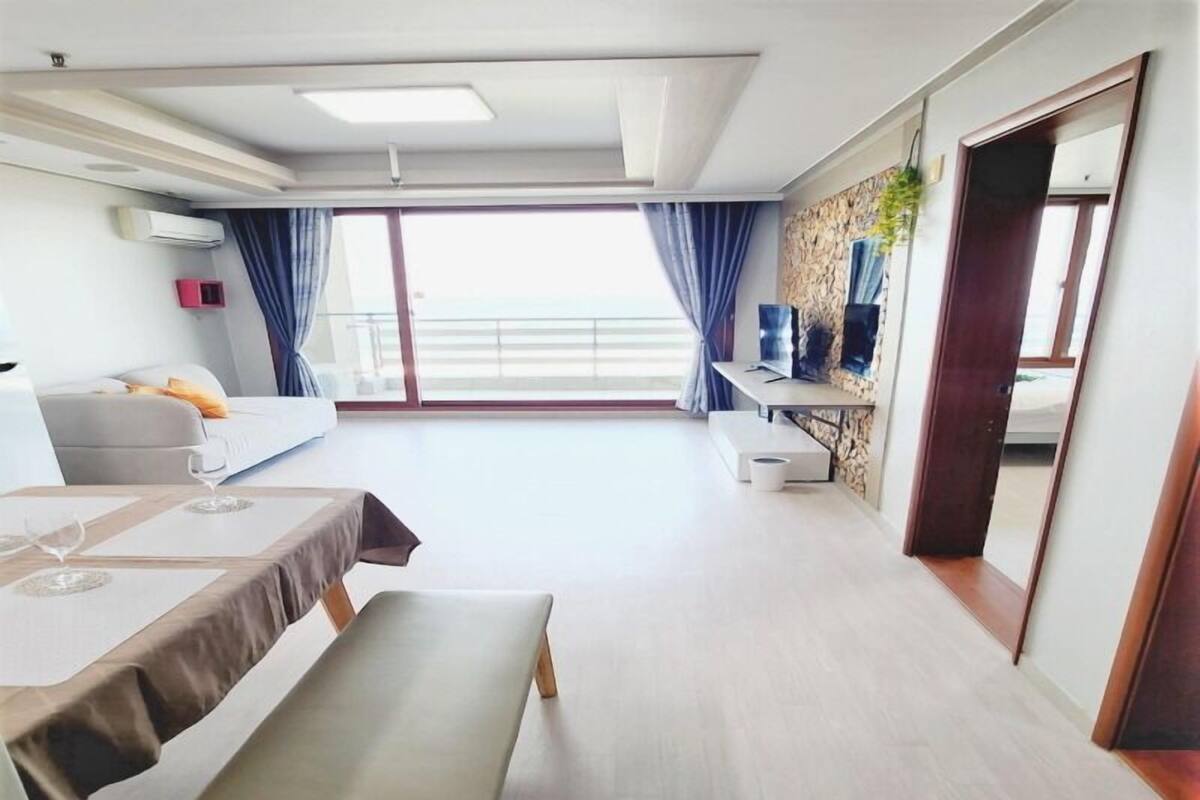 Family Room, Ocean View (30PY) | Desk, laptop workspace, soundproofing, free WiFi