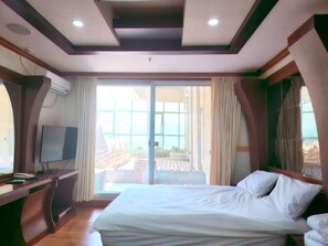 ファミリー ルーム マウンテンビュー (18PY) | デスク、ノートパソコン用作業スペース、防音設備、WiFi (無料)