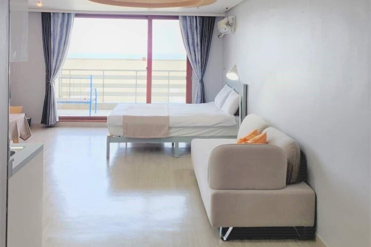 Family Room, Ocean View (18PY) | Desk, laptop workspace, soundproofing, free WiFi