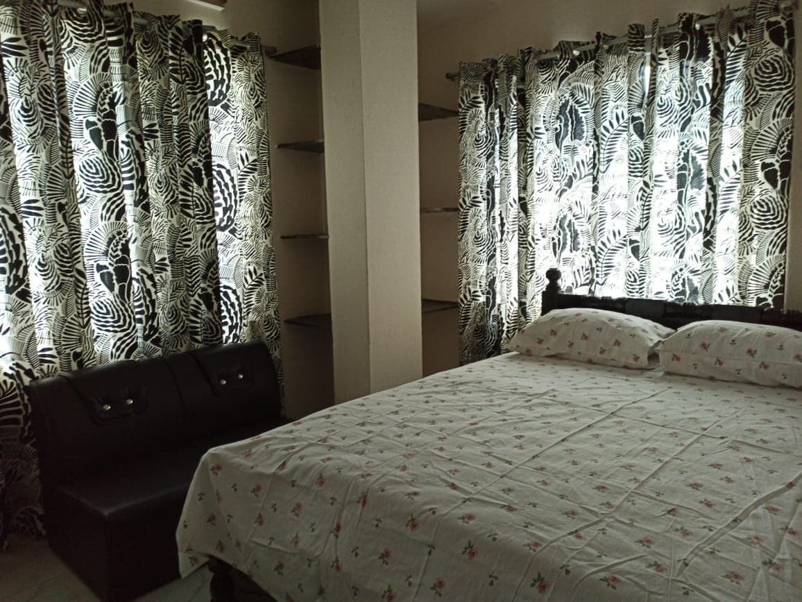 2 bedrooms, individually furnished, laptop workspace, free WiFi