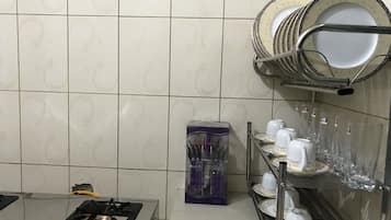 Căn hộ dành cho gia đình, 2 phòng ngủ, không hút thuốc, quang cảnh thành phố | Bếp riêng | Bếp nấu, máy rửa bát, nồi cơm, dụng cụ nấu nướng/bát dĩa/dao nĩa