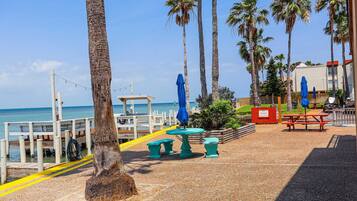 Kondominium, 1 kamar tidur | Tempat makan outdoor