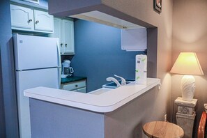 Condo, 1 Bedroom | Private kitchen