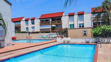 Kondominium, 1 kamar tidur | Kolam renang