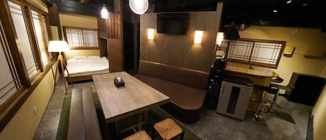 Room for 7 Guests, 4th Floor, Non Smoking | 1 bedroom, in-room safe, desk, free WiFi