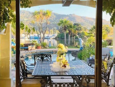 Tranquil Waterfront Retreat Haven
