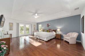 House, 5 Bedrooms | 5 bedrooms, iron/ironing board, free WiFi, bed sheets