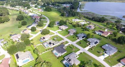 Gorgeous Vacation Ciska 3 Bedroom Home by RedAwning