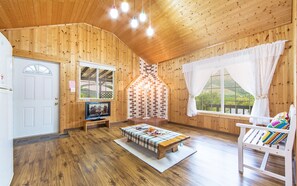 Flat-screen TV - Stone Flower Pension (Sancheong)