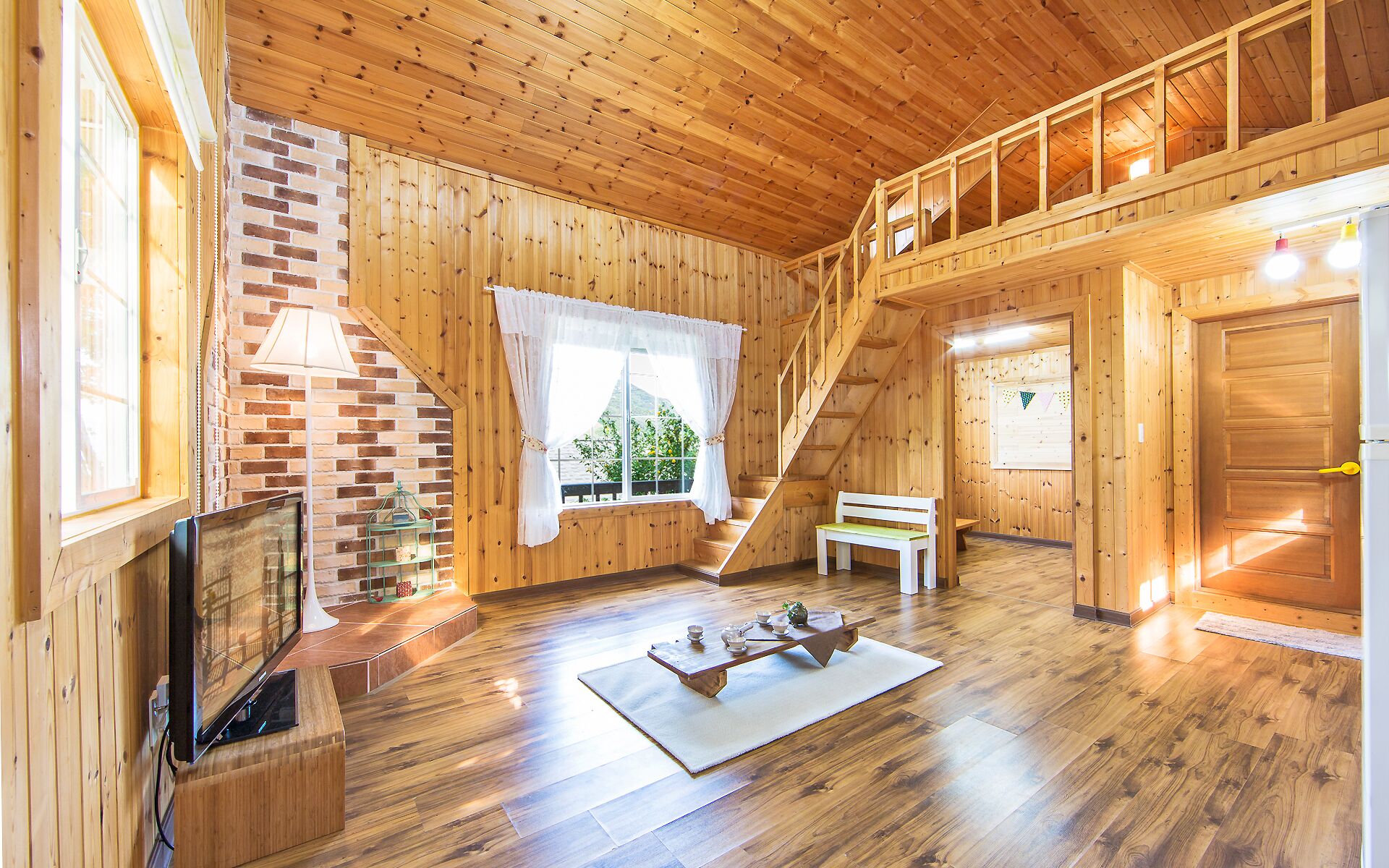 Duplex | Living room | Flat-screen TV