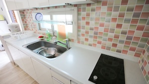 Room, Multiple Beds (104) | Private kitchenette | Fridge, microwave, stovetop, rice cooker - Seorabeol Pension (Nonsan)