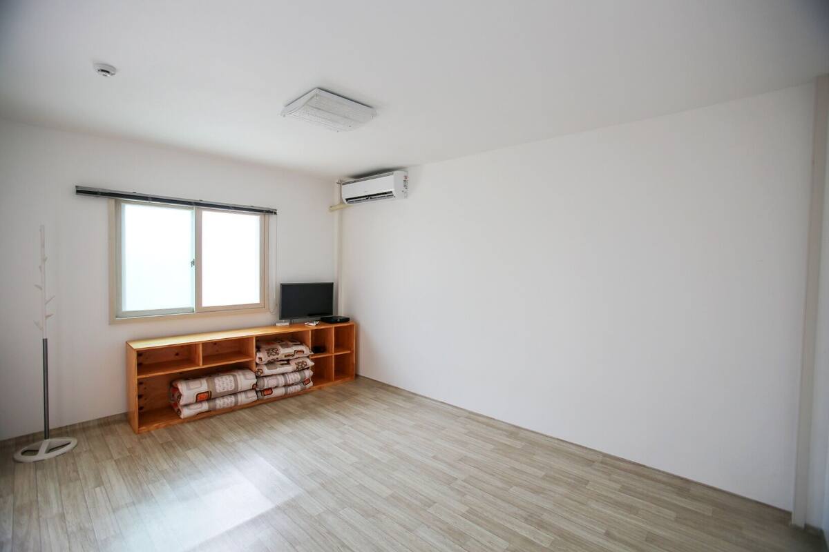 Traditional Double Room (101) | WiFi (free)