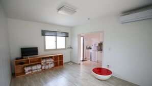 Traditional Room (103) | WiFi (free) - Seorabeol Pension (Nonsan)
